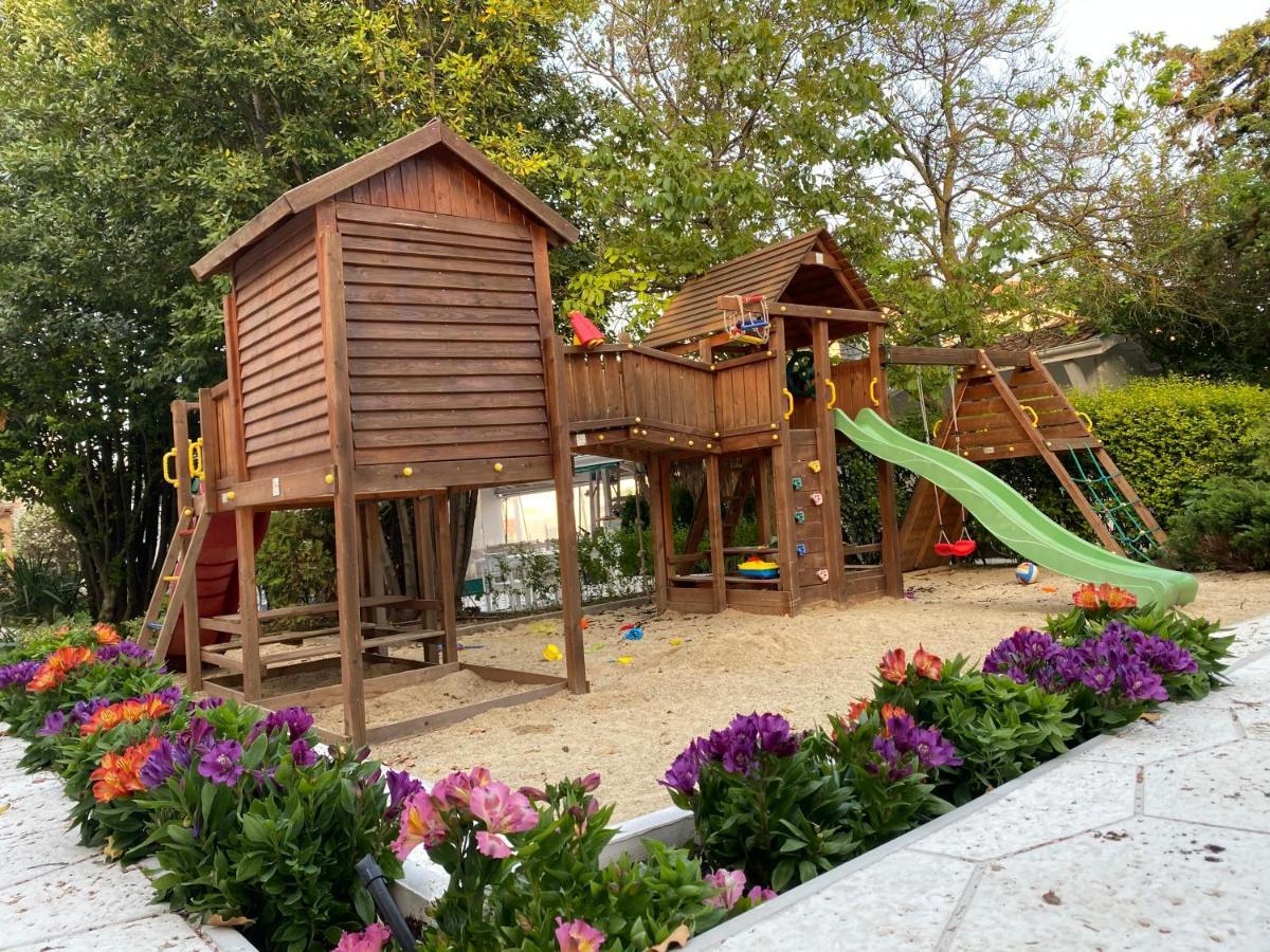 Friends Family Hotel Lozenets Dış mekan fotoğraf